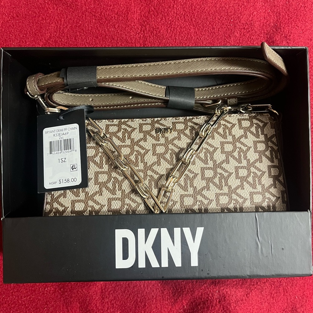 🎉 1 HOUR SALE🎉 NWT Women’s DKNY Bryant Park Chain Crossbody brown & tan logo